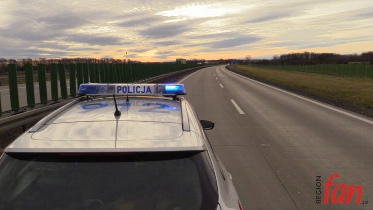 Zderzenie osobówki z ciężarówką na A4