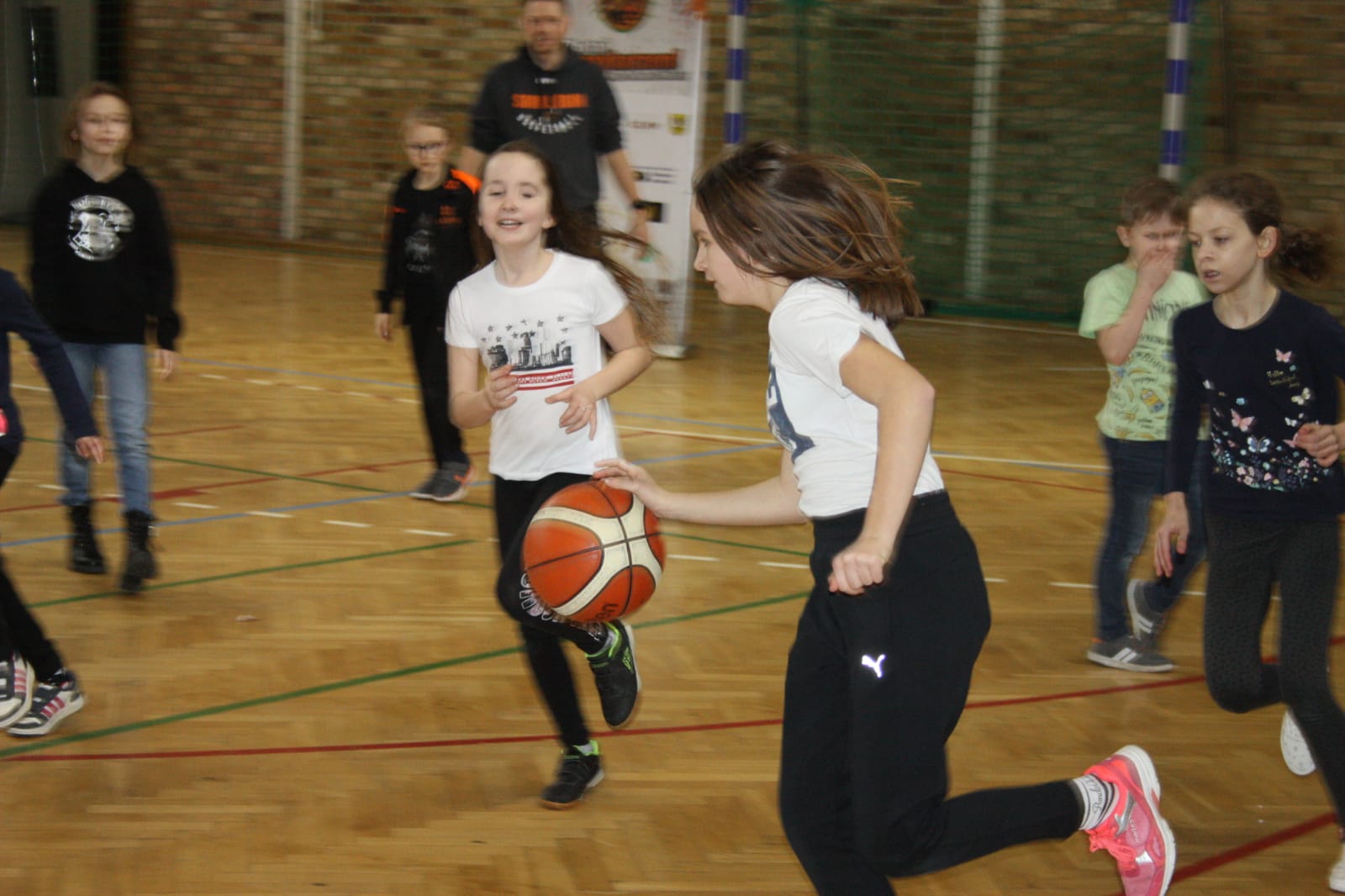 Koszykarskie zmagania najmłodszych (FOTO)