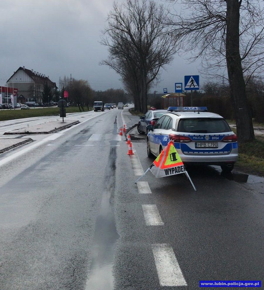 Nie wyhamował i uderzył w pieszą