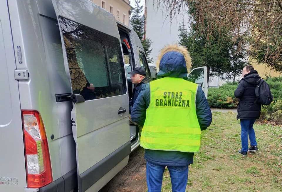 Ukraińcy nielegalnie pracowali przy produkcji mebli