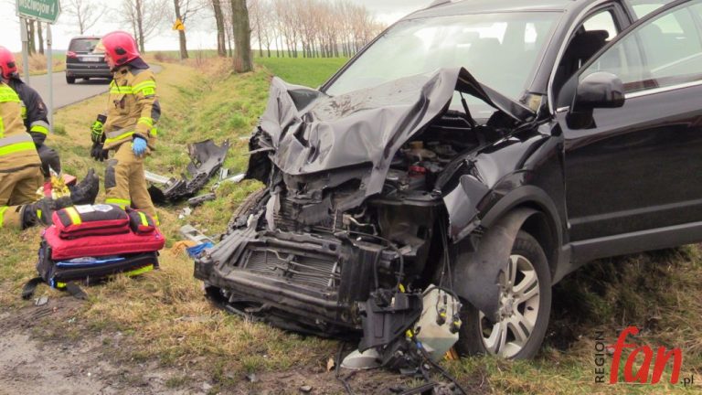 Wymuszenie pierwszeństwa – dwie osoby w szpitalu (FOTO, WIDEO)