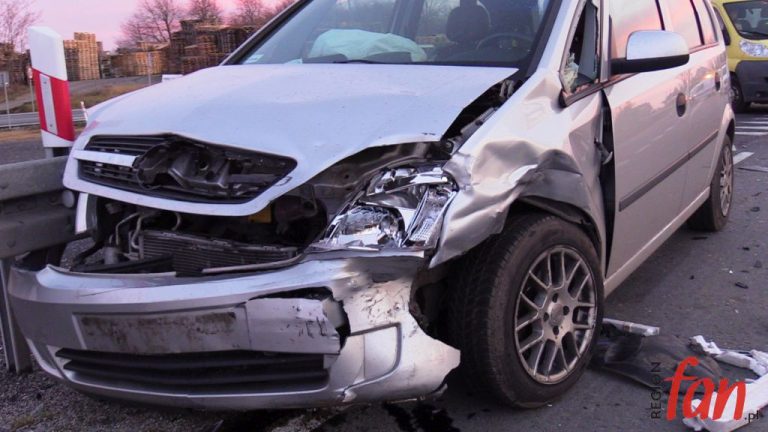 Poważne zderzenie koło Jawora. Dziecko w szpitalu (FOTO, WIDEO)