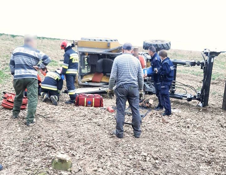 Ciągnik przygniótł mężczyznę (FOTO)