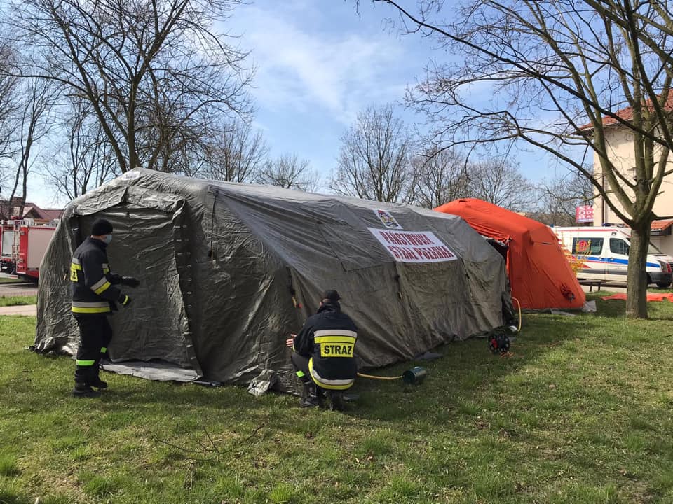 Przed SOR-em stanęły namioty do selekcji pacjentów (WIDEO)