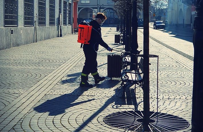 Trwa akcja dezynfekcja w gminach powiatu jaworskiego