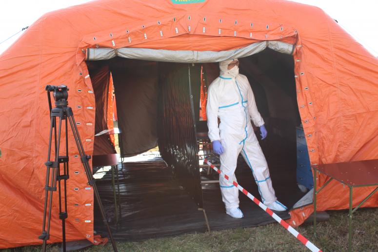 Nie żyje kolejna osoba. Zakażonych przybywa