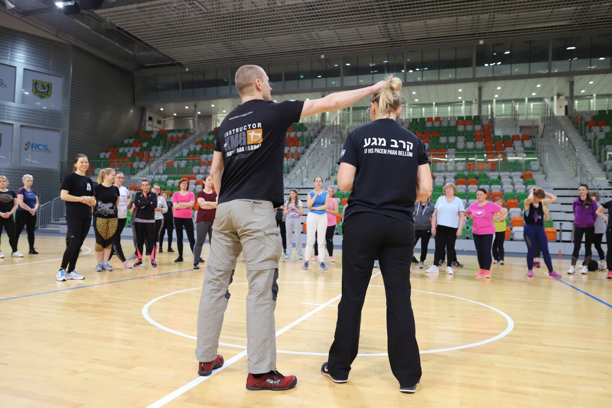 Kobiety uczą się bronić (FOTO)