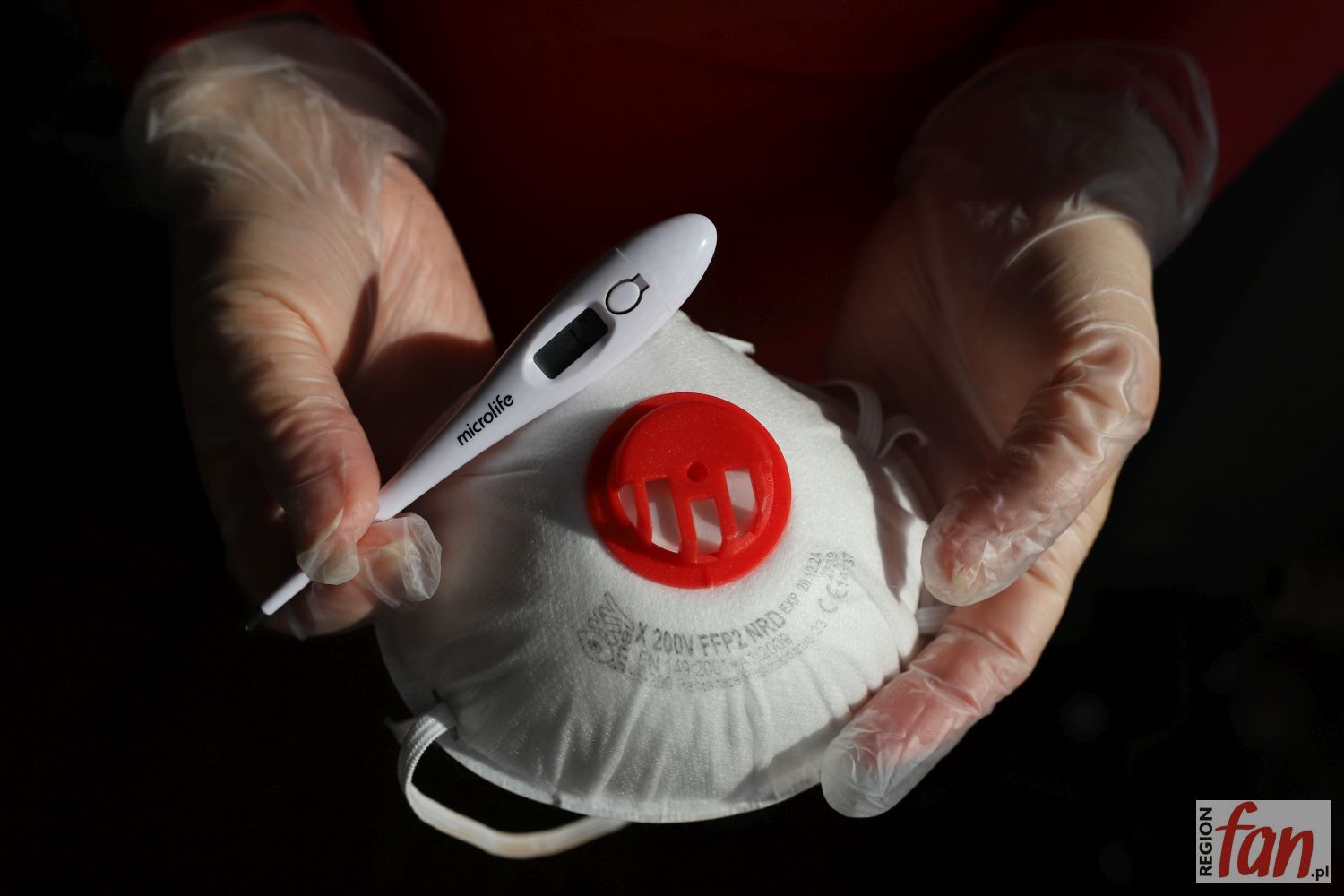 381 nowych przypadków i 30 ofiar. Polska wciąż przed szczytem zachorowań