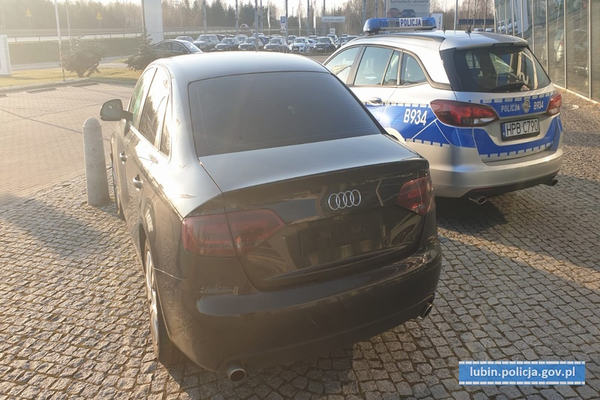 Zamknął się w aucie, myśląc, że uniknie kary