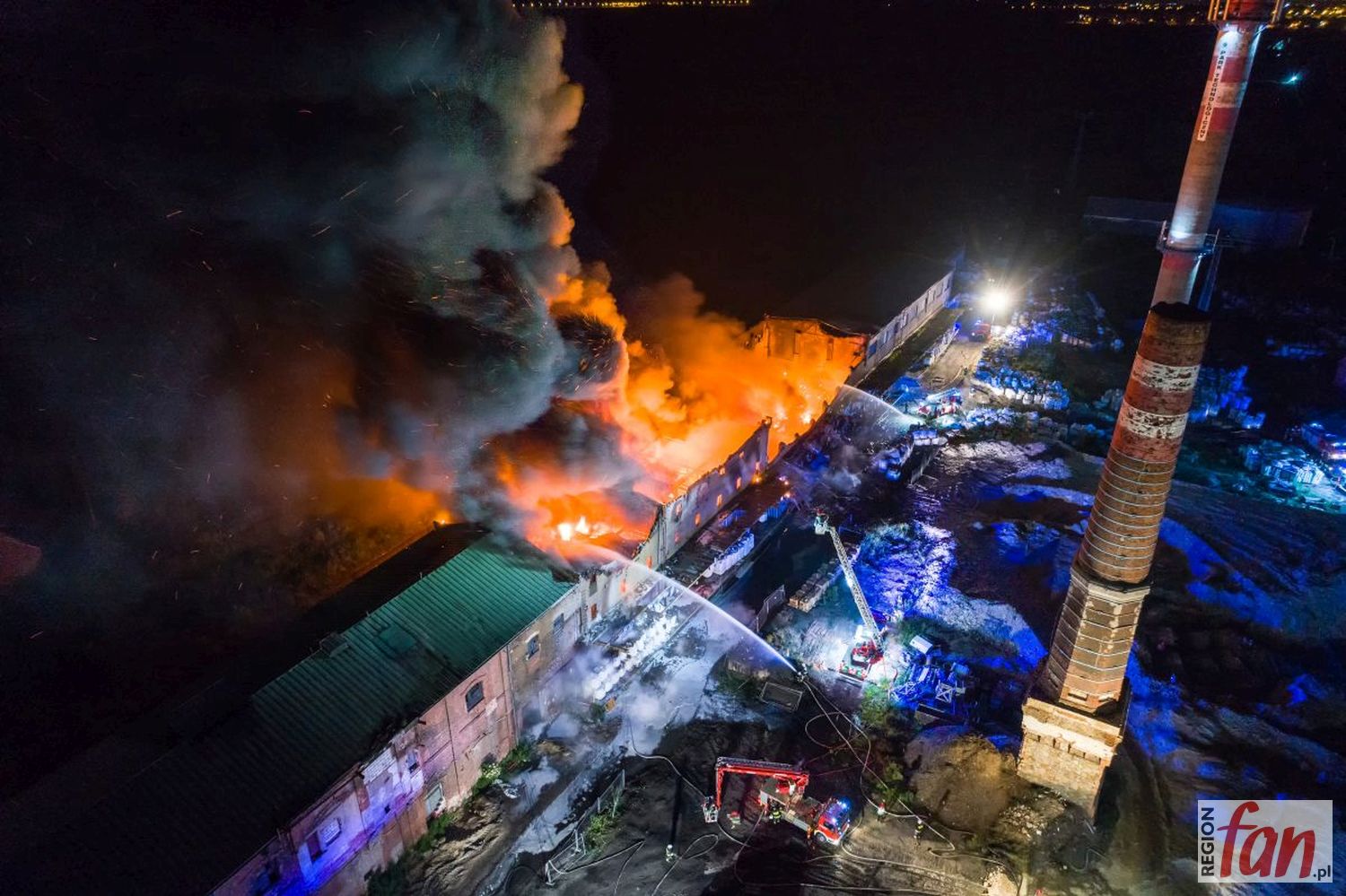 Spłonęły odpady, prokuratura stawia zarzuty szefowi spółki (WIDEO)