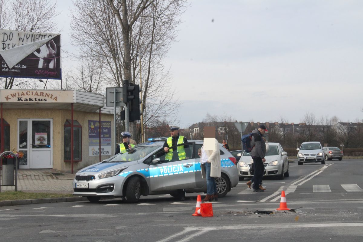 Wjechała na czerwonym świetle (FOTO)