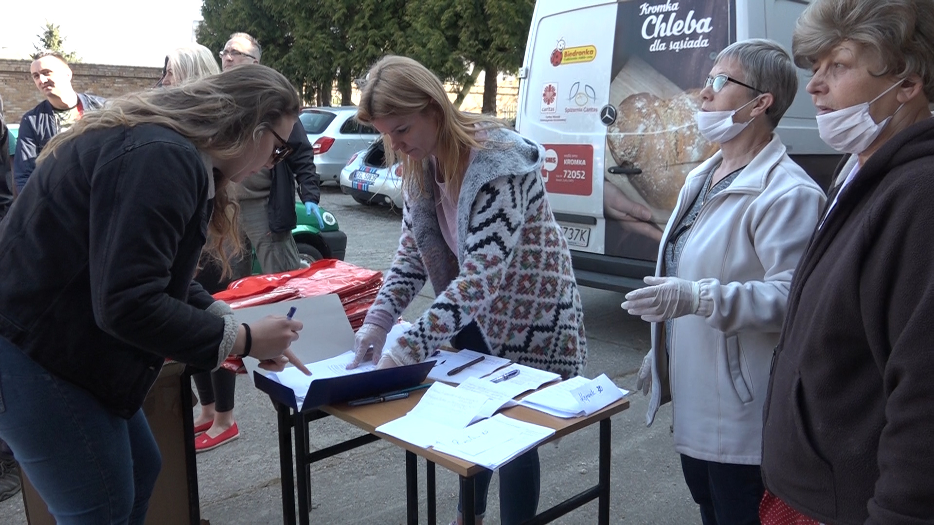 130 paczek trafiło już do potrzebujących (FOTO, WIDEO)