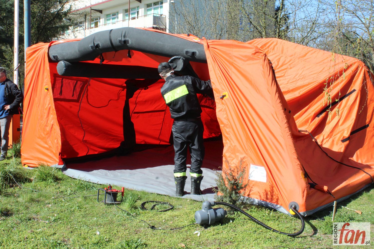 Pogotowie wymazowe: chcą szybciej wykrywać nosicieli koronawirusa