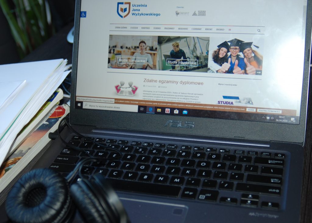 Studenci UJW mają za sobą pierwszy zjazd on-line