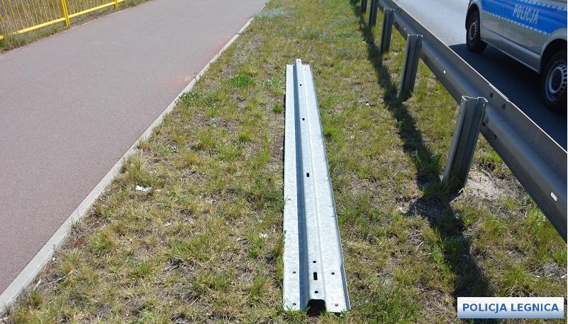 Ukradł bariery energochłonne i przewoził je… na rowerze