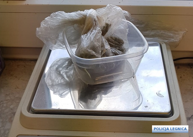 Kobieca torebka pełna niespodzianek (WIDEO)