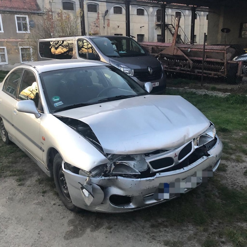 Spowodował kolizję i uciekł. Zdradziło go odbicie rejestracji (FOTO)