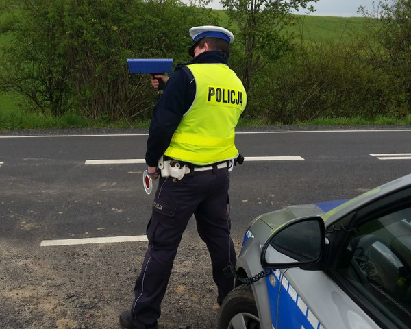 Nie wyhamowali na czas, potracili prawa jazdy