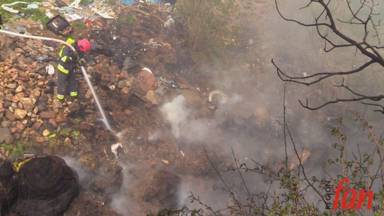 Dzikie wysypisko w ogniu (FOTO, WIDEO)