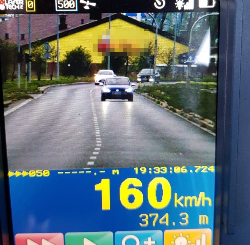 Jechał 160 km/h w terenie zabudowanym
