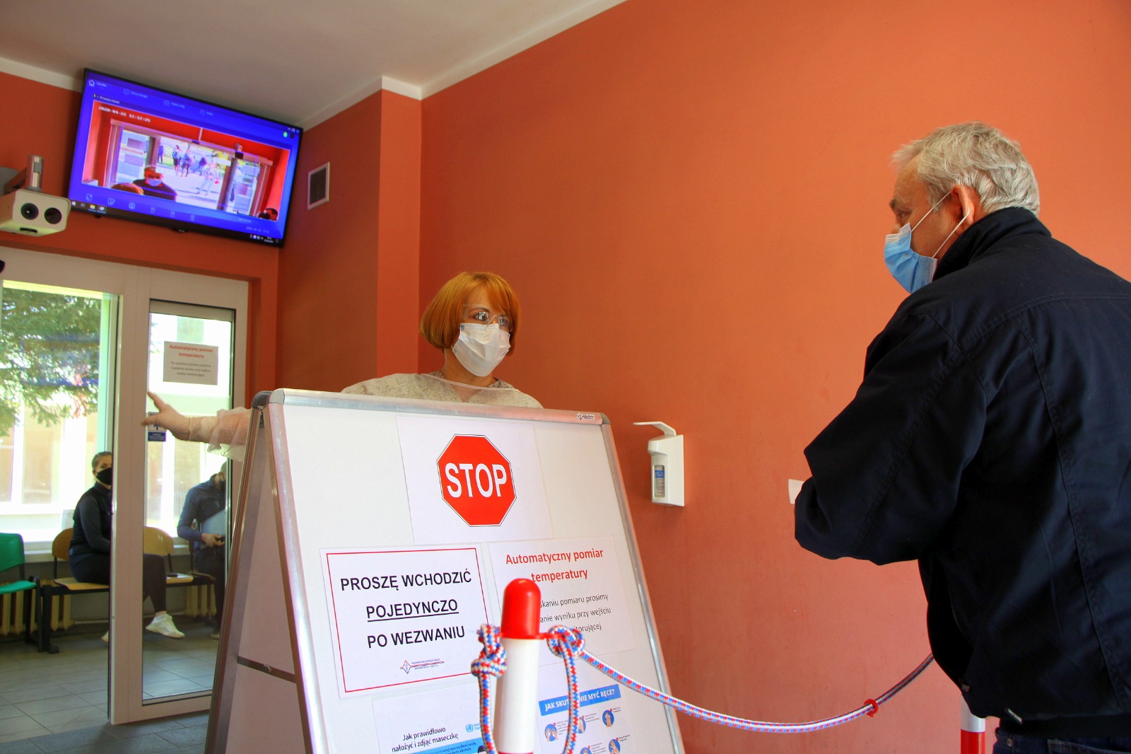 Pacjenci z gorączką nie wejdą do przychodni