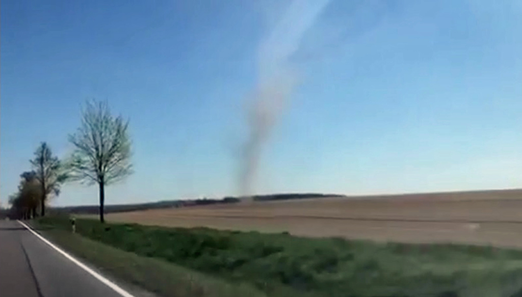 Spokojnie, to tylko litometeoryt (WIDEO)