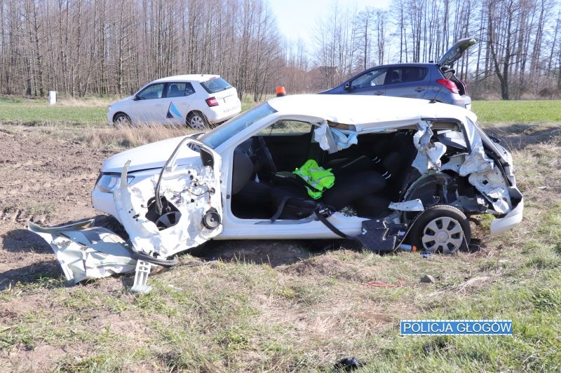 Ciężarówka uderzyła w osobówkę (FOTO)