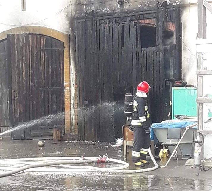 Pożar magazynu na Zagrodzieńskiej. Mogło dojść do wybuchu