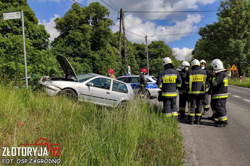 Wypadł z drogi i zaczął płonąć (FOTO)