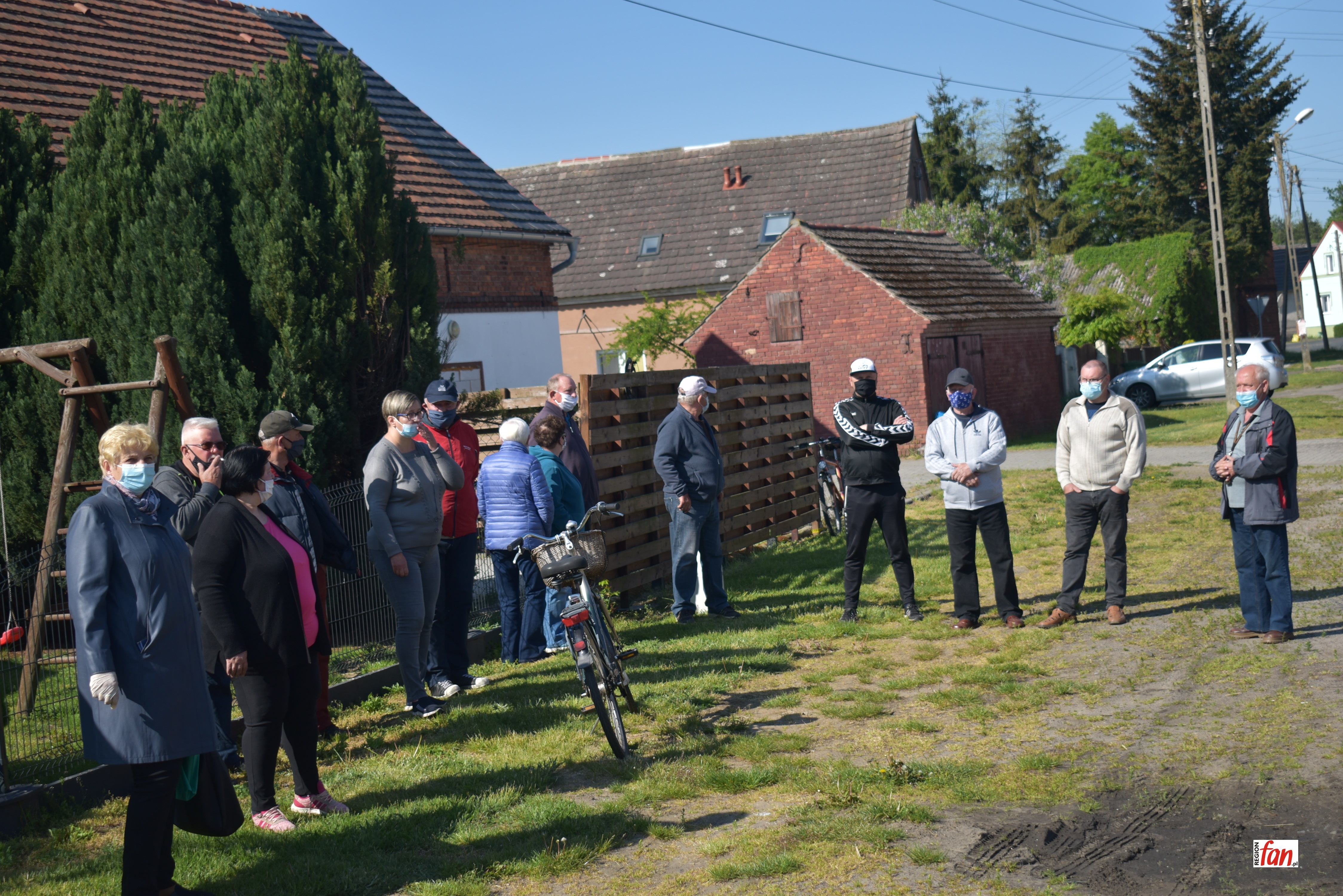 Mieszkańcy apelują: „Wyremontujcie nam całą drogę”