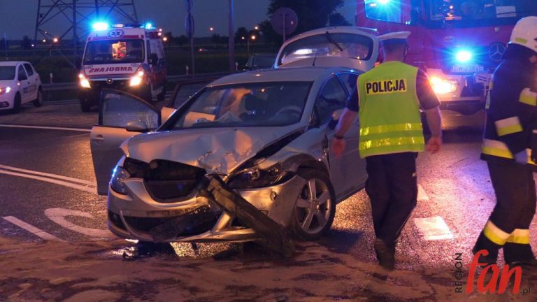 Zderzenie na zjeździe z A4, dwie osoby w szpitalu (FOTO, WIDEO)