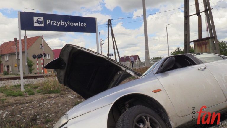 Stłuczka na przejeździe (FOTO, WIDEO)