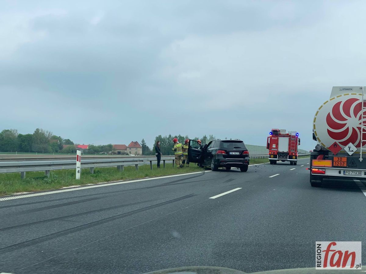 Zderzenie ciężarówki z osobówką na S3. Są utrudnienia w ruchu (FOTO)