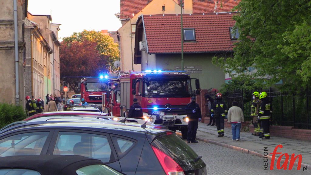 Alarm gazowy i ewakuacja przy ul. 1 Maja (FOTO, WIDEO)
