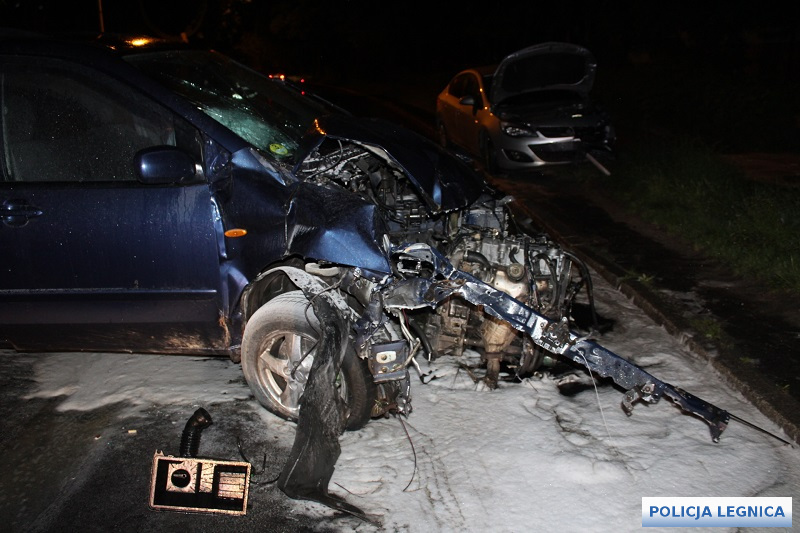 Policyjny pościg za 27-latkiem. Najpierw autem, później pieszo (FOTO)