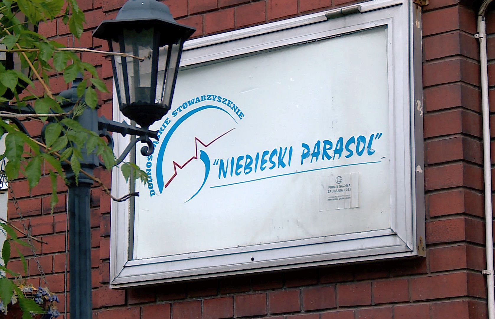 Pacjenci „Niebieskiego Parasola” przewiezieni do szpitali (WIDEO)