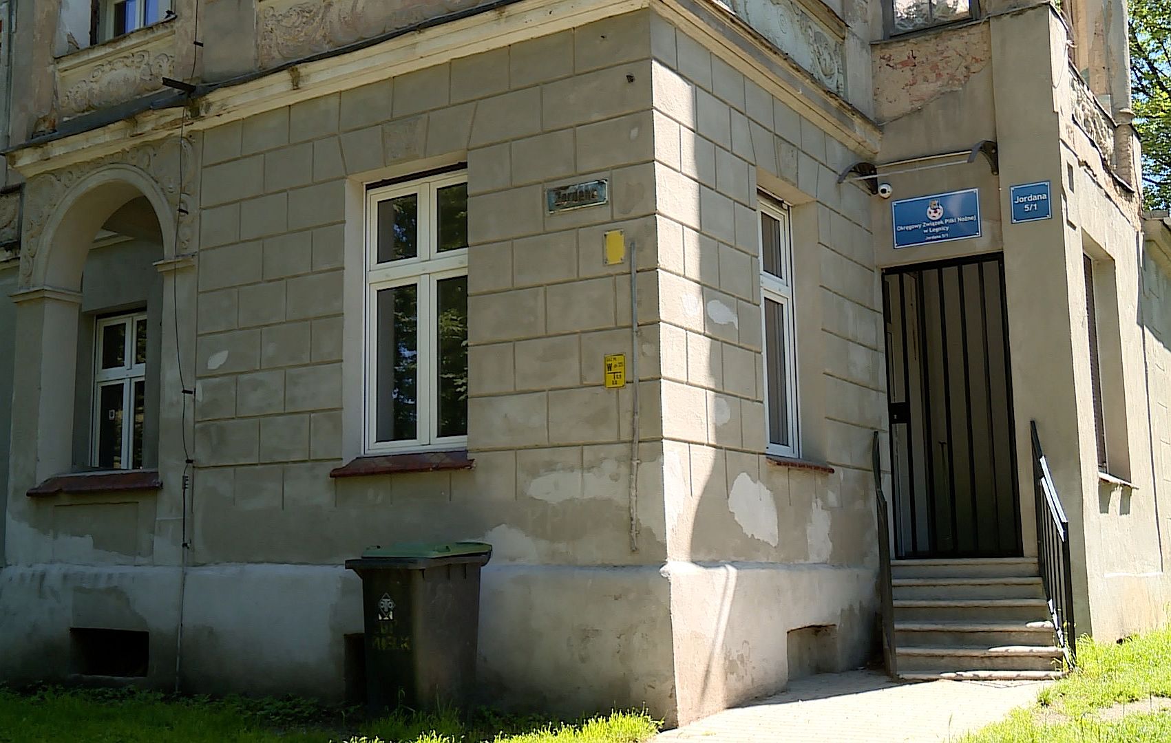 Piłkarska wojna z działkowcami w tle (WIDEO)