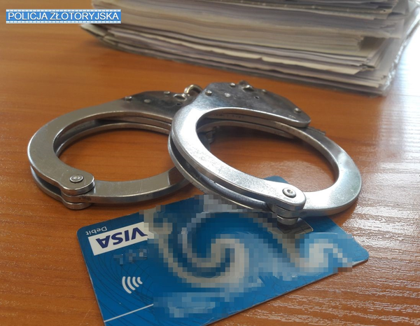 Płacił znaleziona kartą. Ale tylko za alkohol