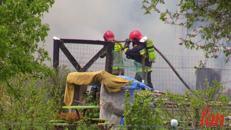 Groźny pożar w Kaczorowie (FOTO, WIDEO)