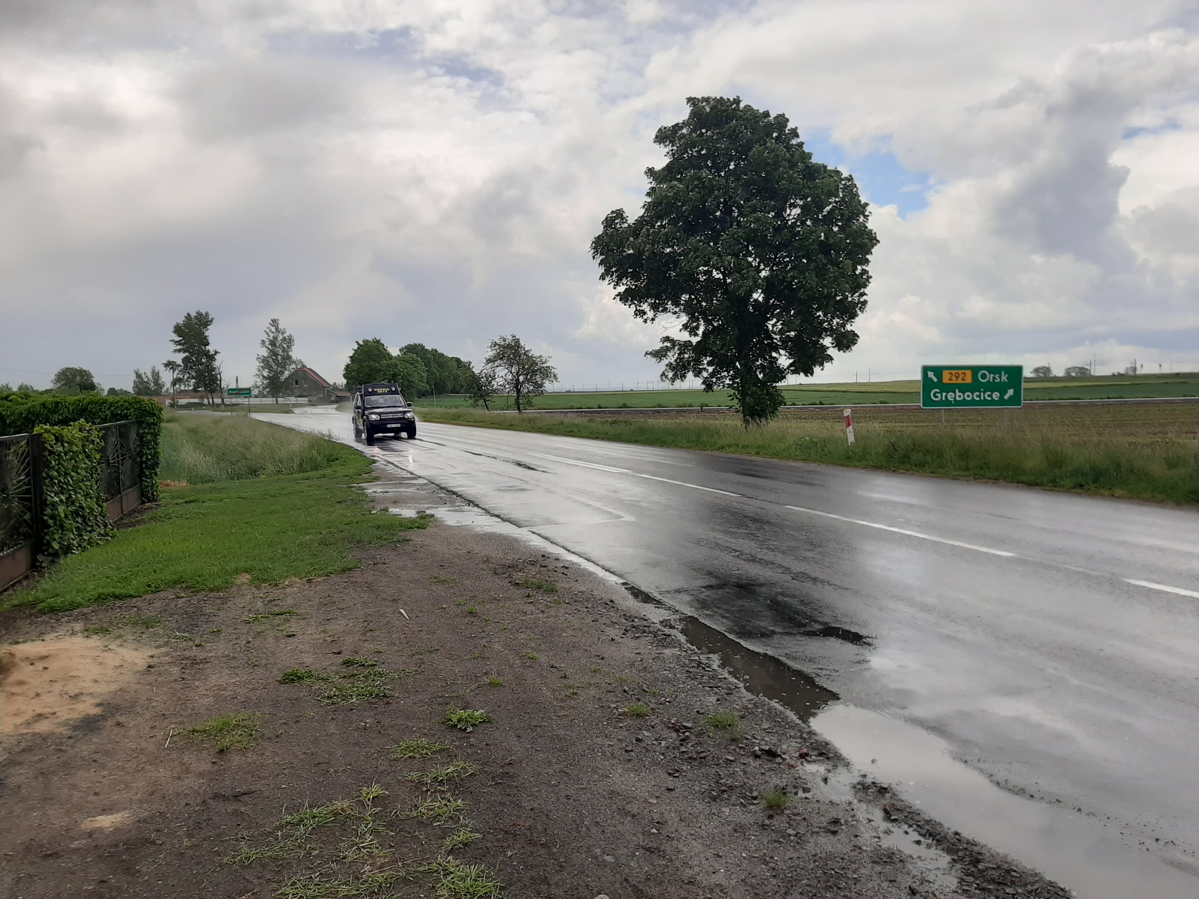 Droga ekspresowa tuż za płotem