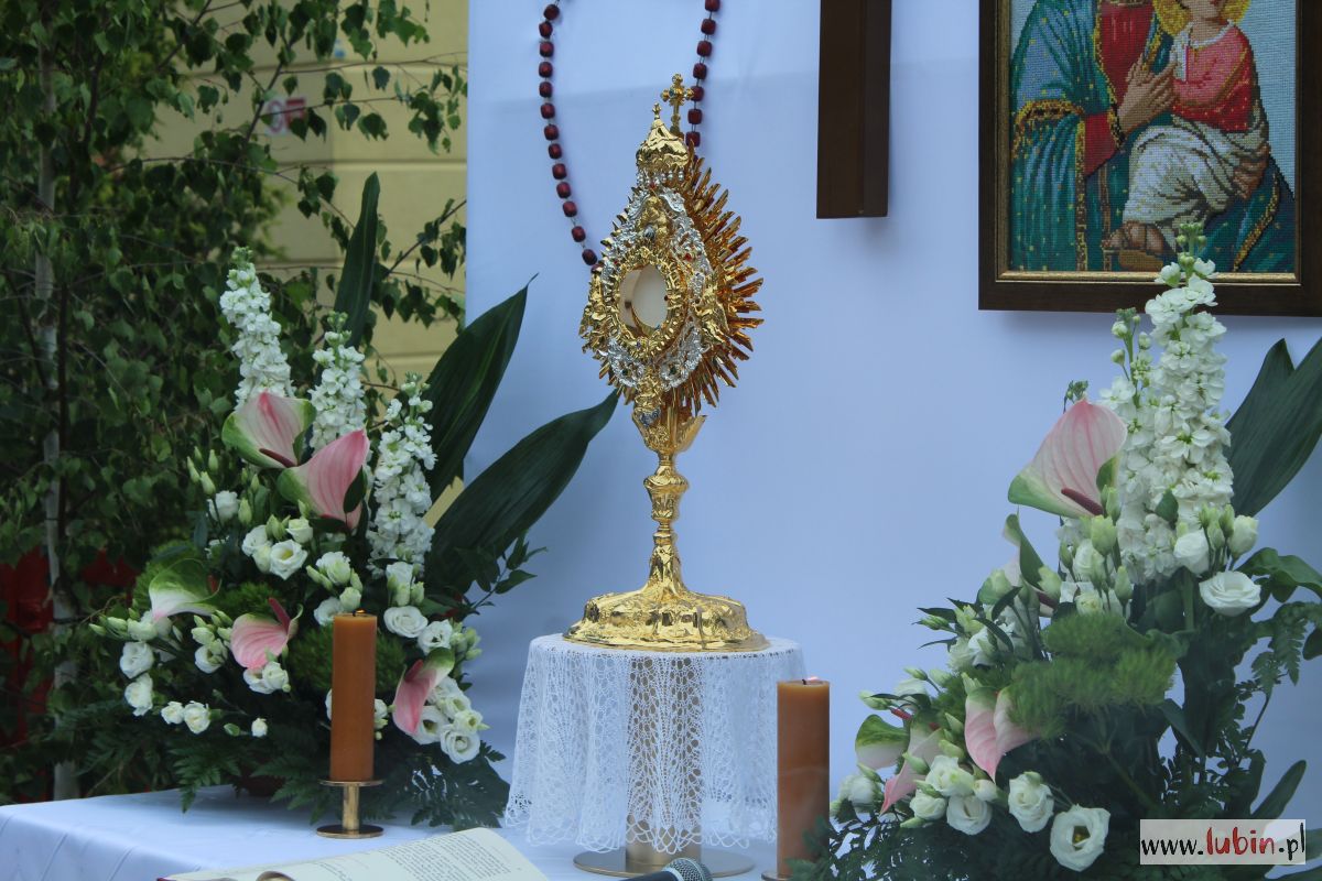 Katolicy celebrują dziś Boże Ciało (FOTO)