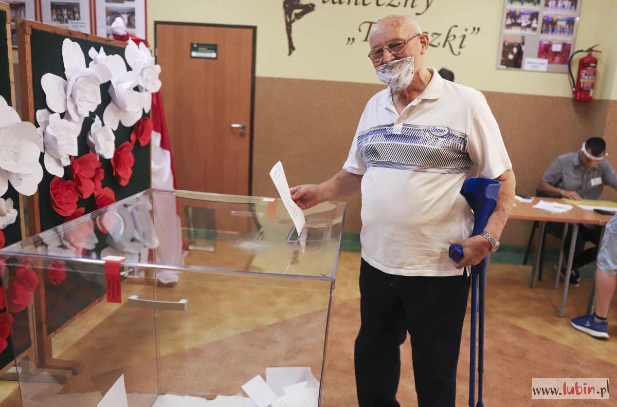 Duda i Trzaskowski w drugiej turze!