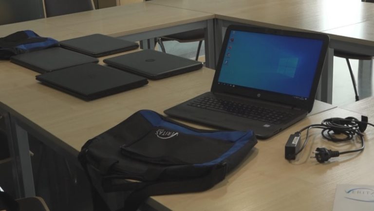 Laptopy dla potrzebujących dzieci