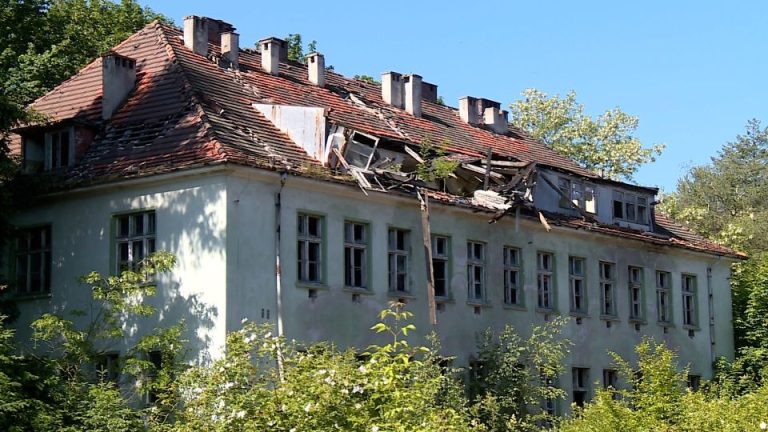 Dawny szpital popada w ruinę (WIDEO)