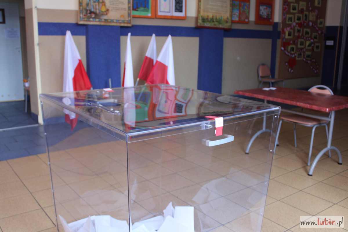 Remis ze wskazaniem na Dudę. Kolejny rekord frekwencji