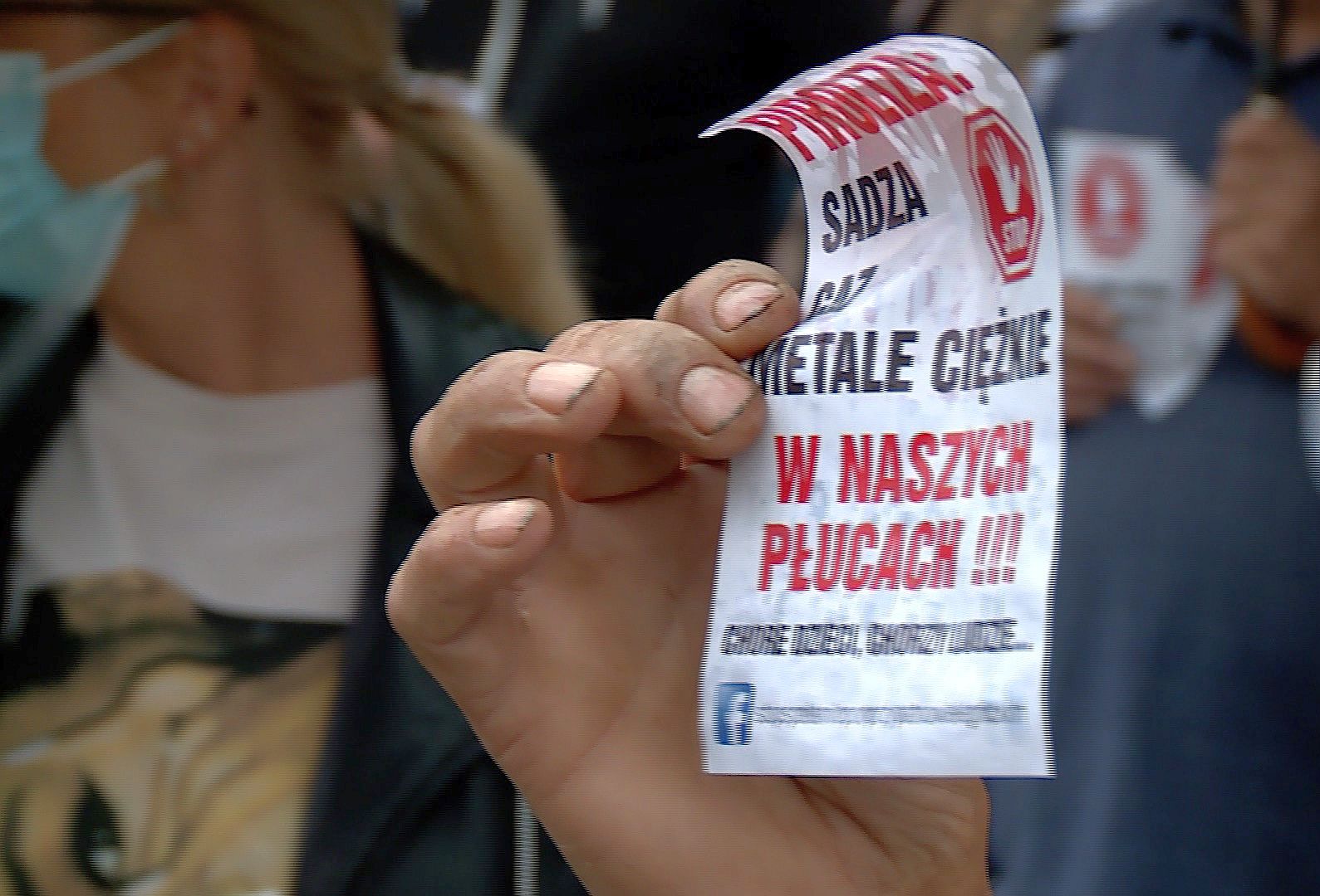 Tłum protestował pod oknami prezydenta (WIDEO)