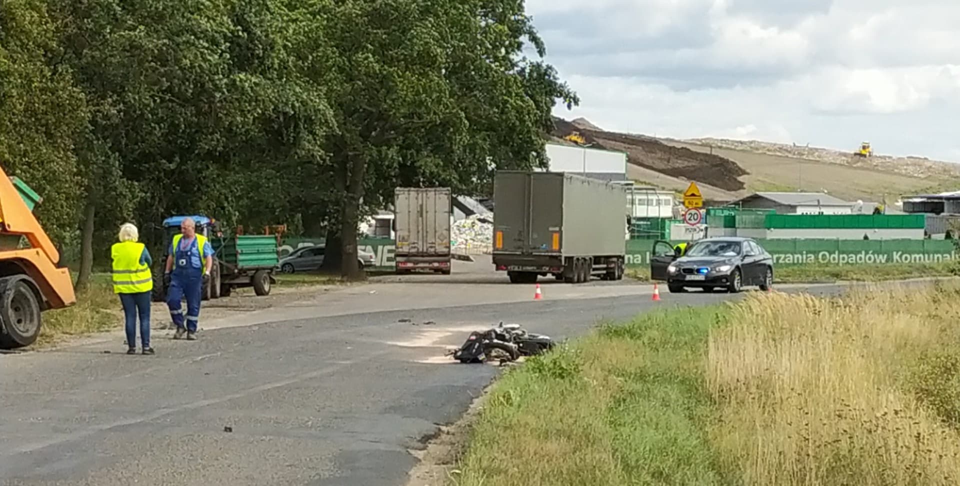 Zderzenie motocykla ze śmieciarką. 60-latek w szpitalu