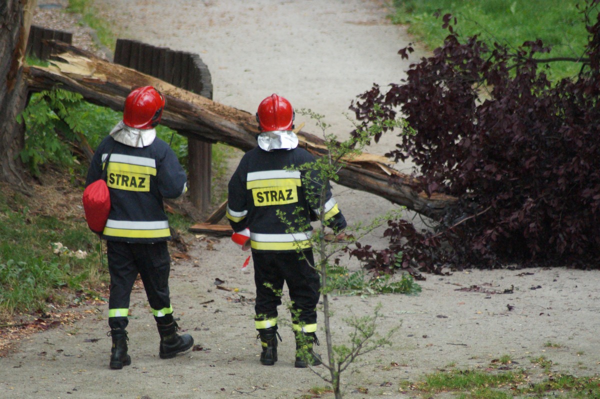 Wichura wyrządziła szkody i nadal straszy