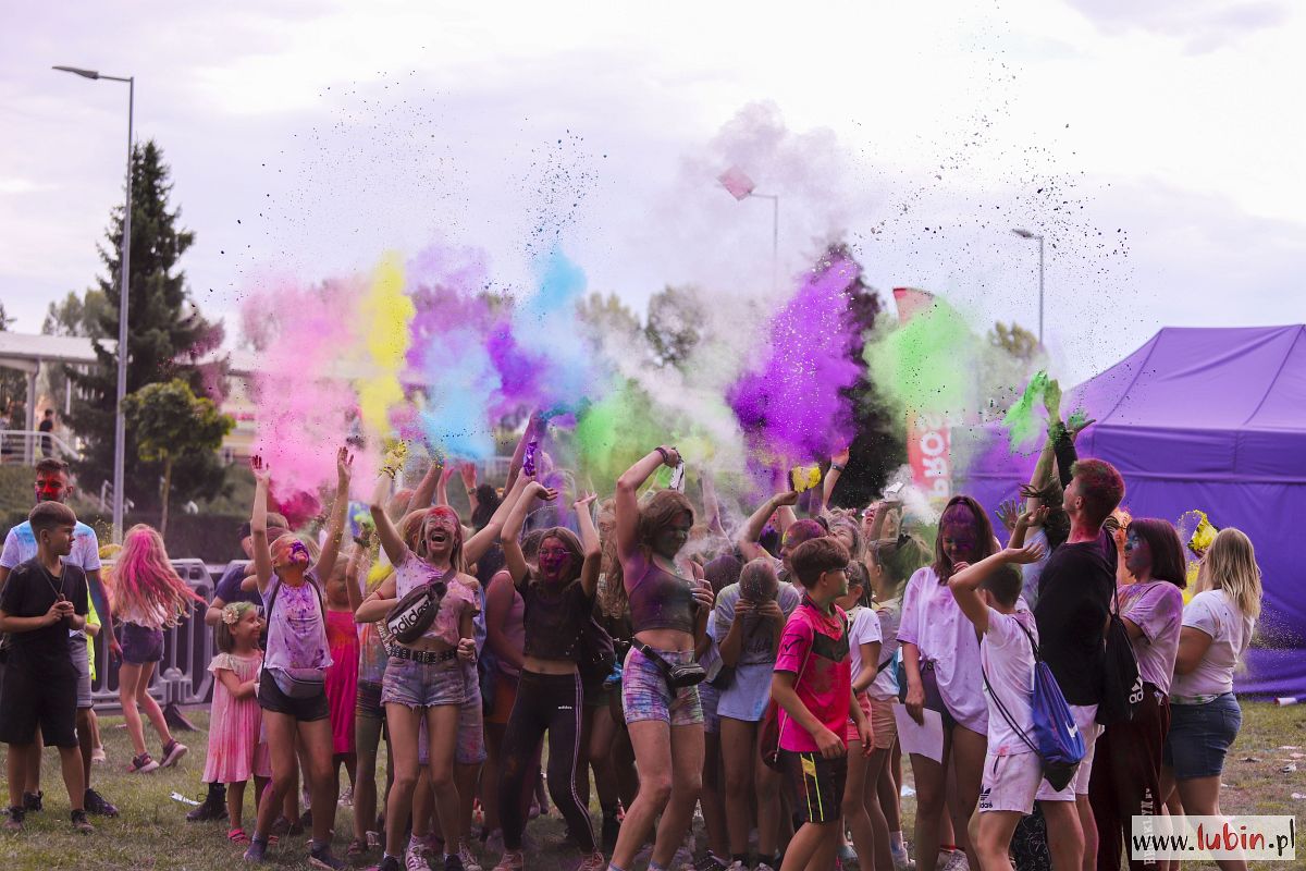 Kolorowe szaleństwo przy hali RCS