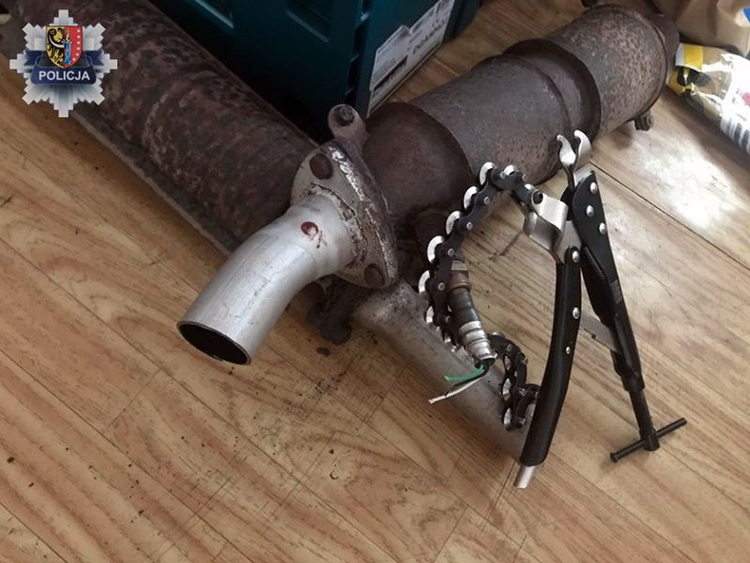 Złodzieje katalizatorów nakryci. Jeden trafił do szpitala